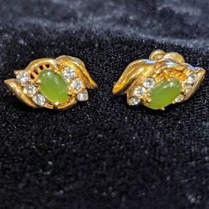 Diamond-like sparkle earrings